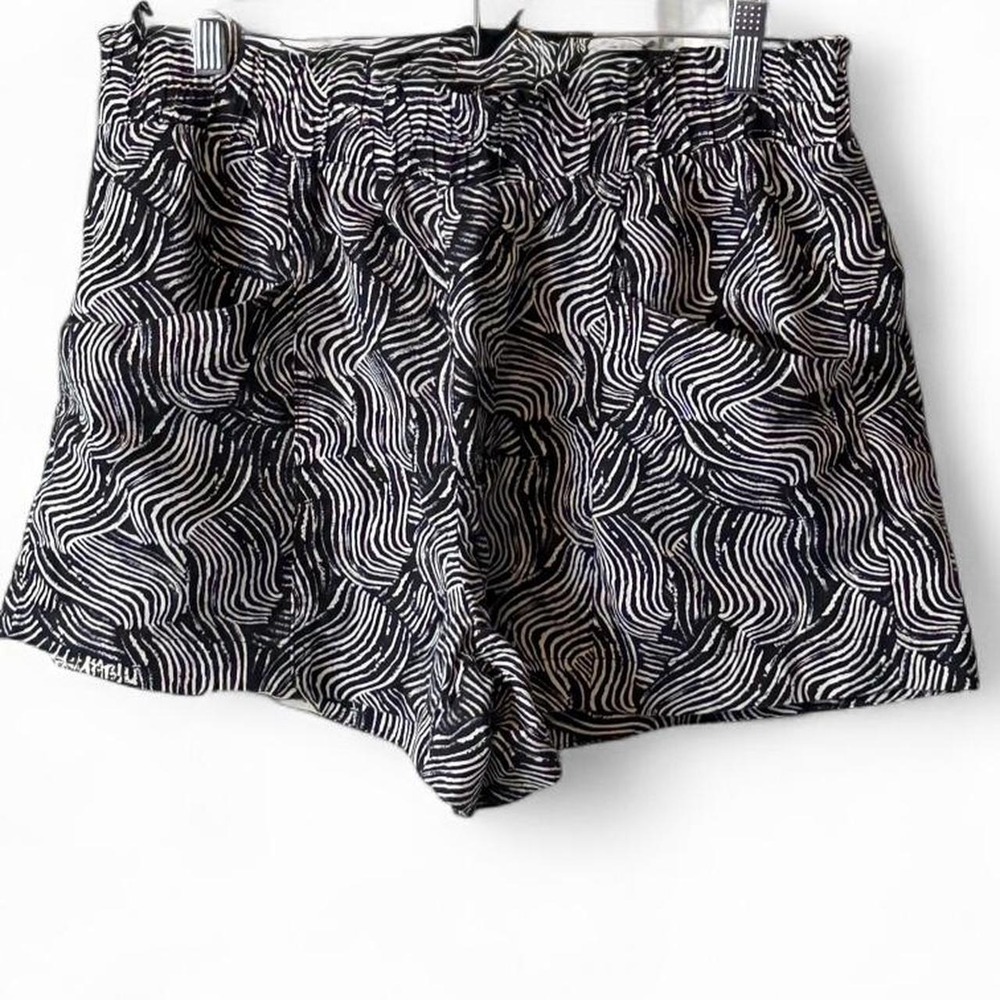 A New Day Black & White Linen Blend Wavy Swirl Shorts, Women's Size L